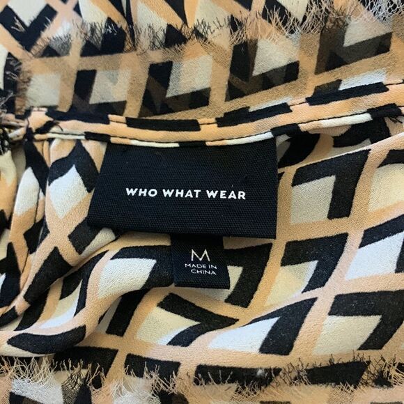 Who What Wear tan black sleeveless blouse with frayed edges Size M Length 26” - Picture 8 of 8